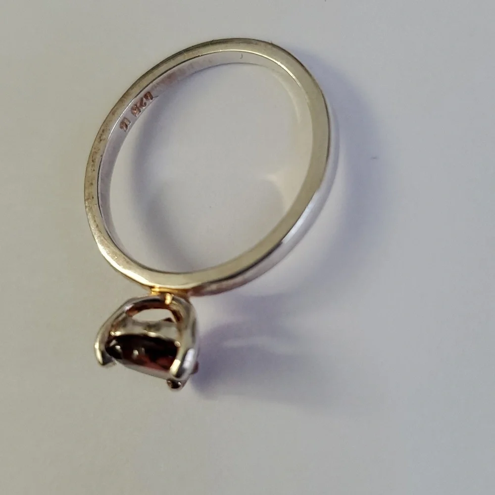 Sterling Silver 925 Garnet Ring – A Heartfelt Sparkle